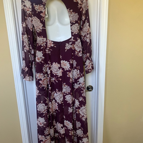 Elegant Floral Chiffon Dress - Picture 2 of 5